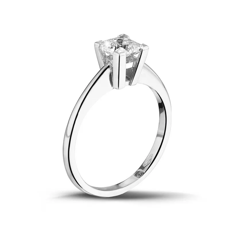 0.70 quilates anillo solitario en platino con diamante talla princesa 