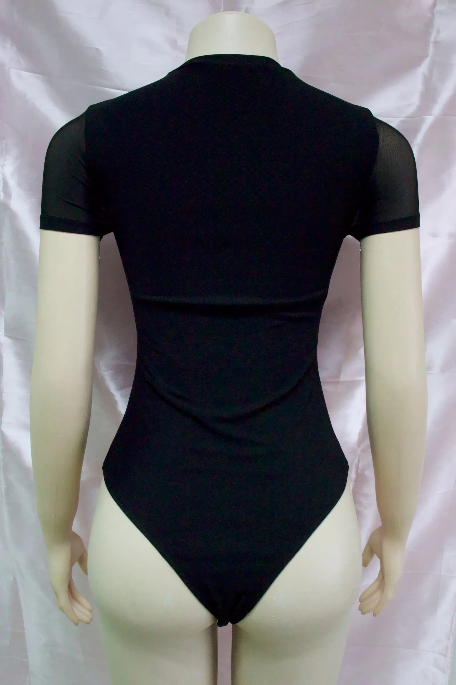 BLUSA TIPO BODY DE MESH Y MANGA CORTA P13565