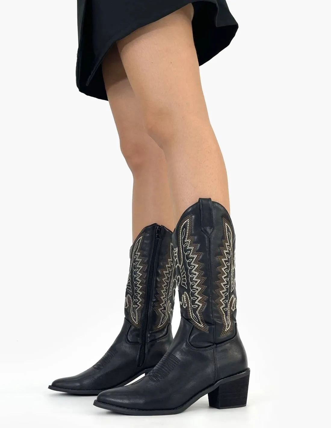 Bota cowboy negra | Detalles bordados