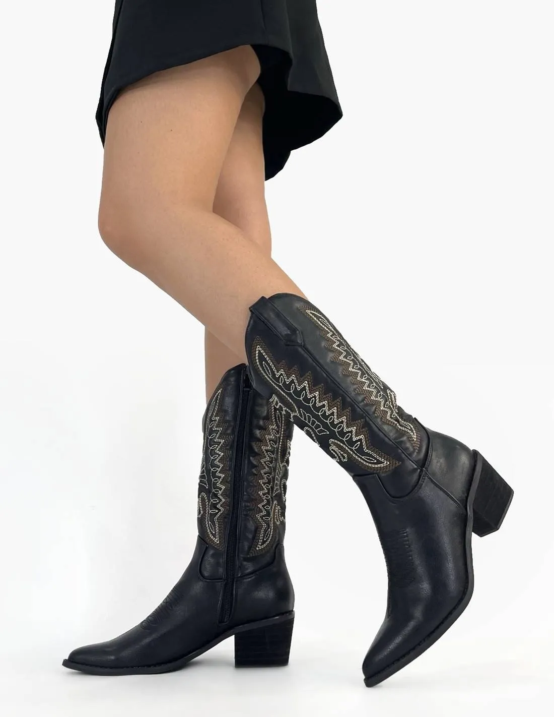 Bota cowboy negra | Detalles bordados