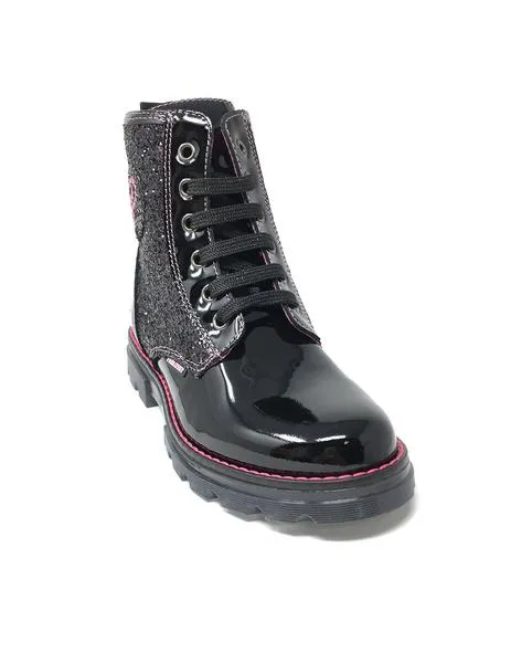 bota pablosky charol negro con glitter