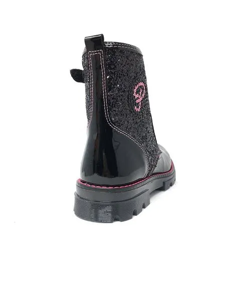 bota pablosky charol negro con glitter