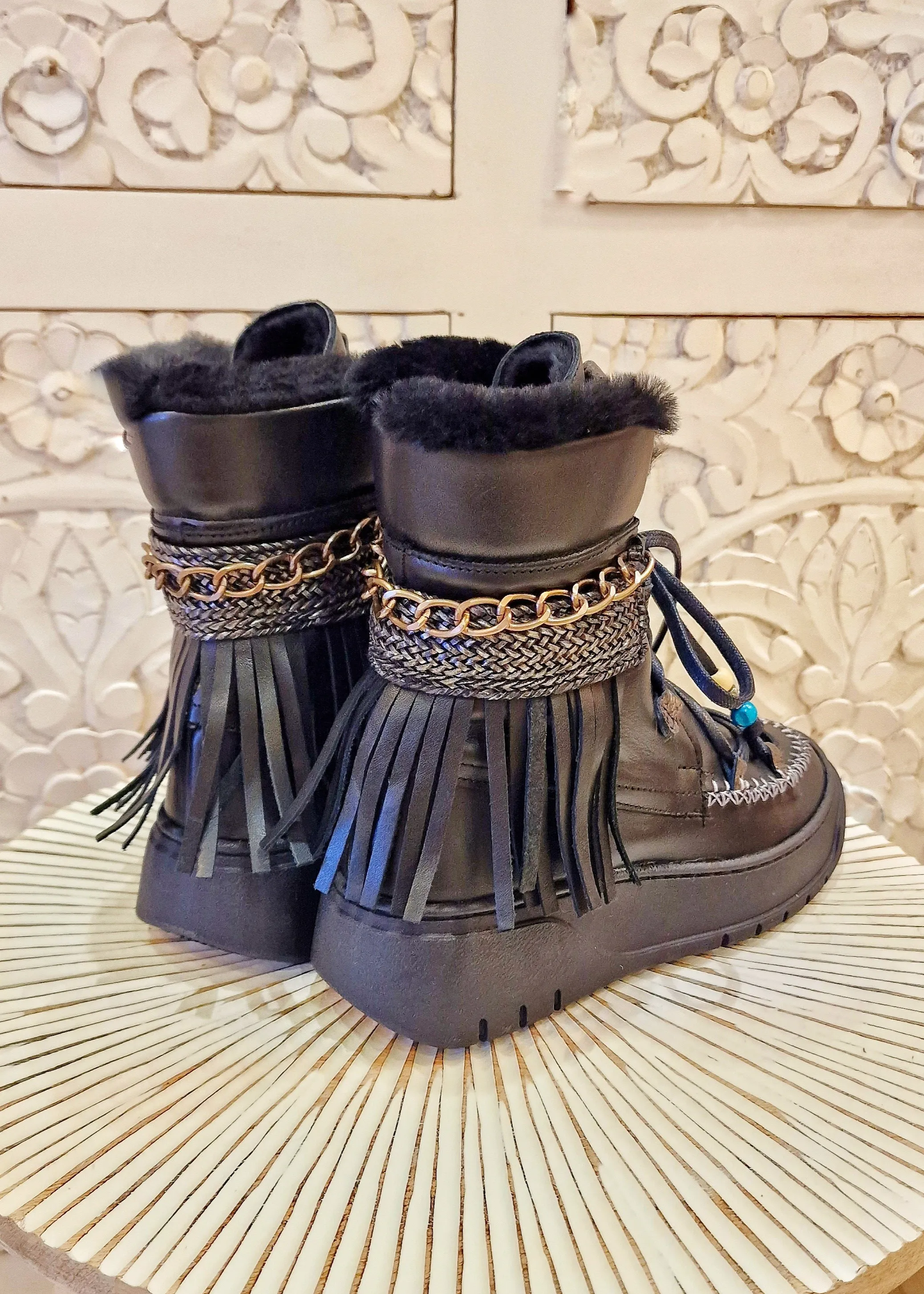 Botas piel negras Boho flecos