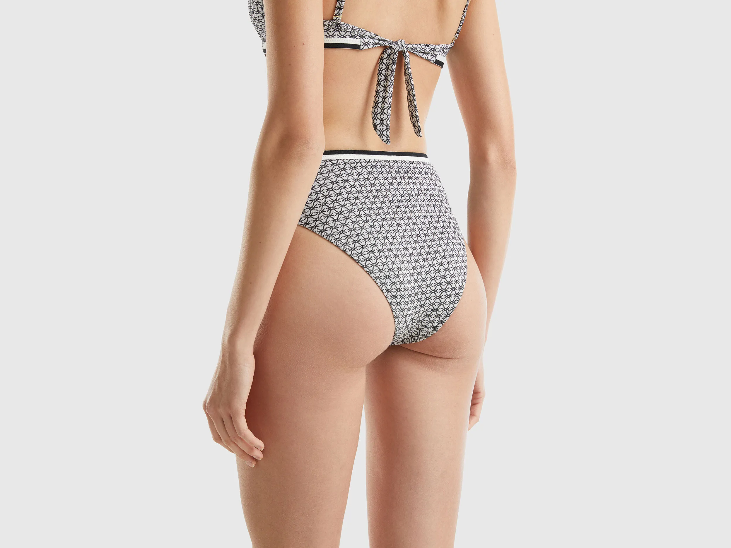 Braguita de bikini de talle alto con monograma