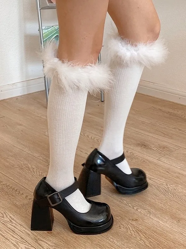 Calcetines hasta la rodilla con detalles de plumas