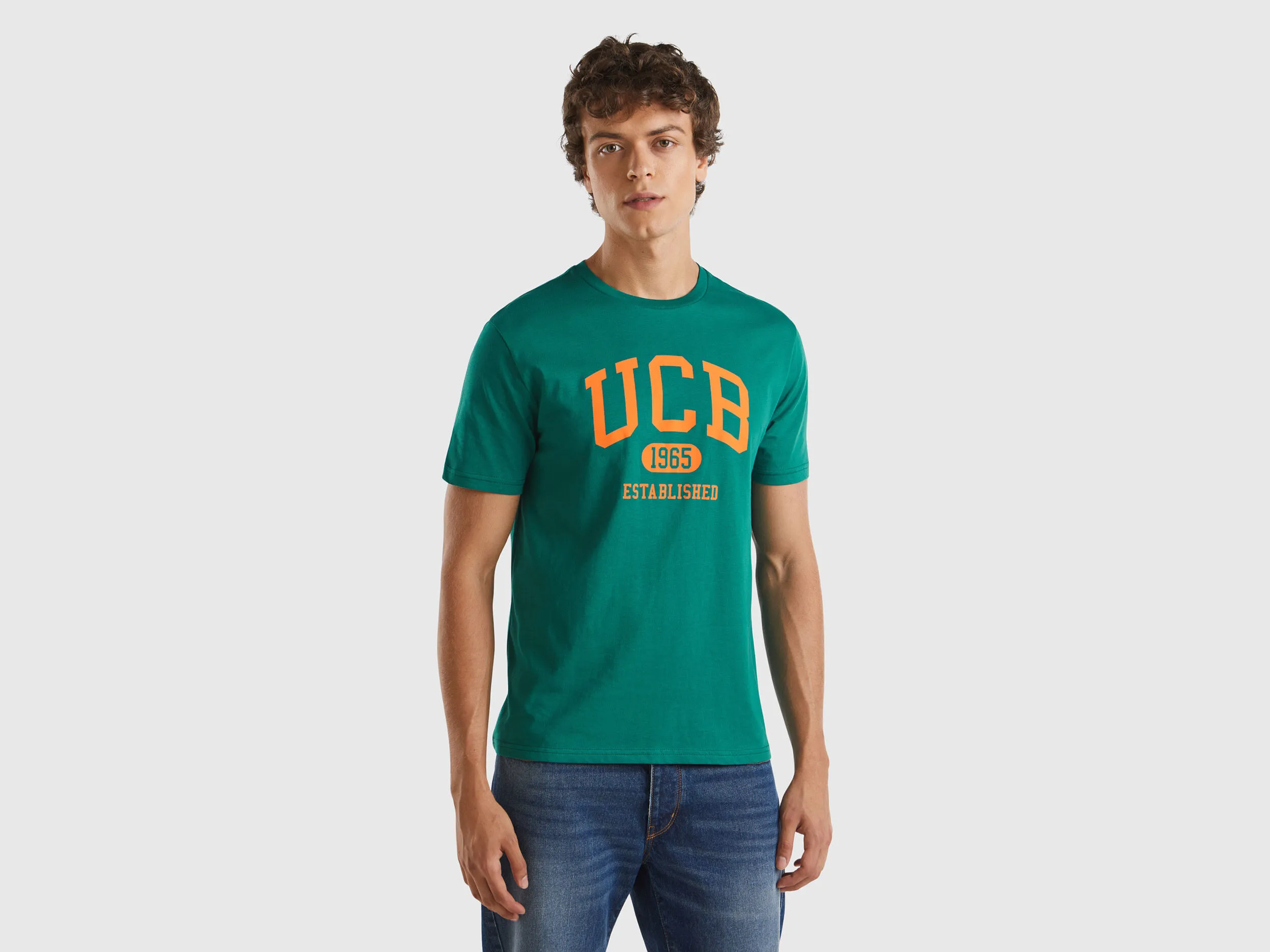 Camiseta verde oscuro de algodón orgánico con logotipo naranja