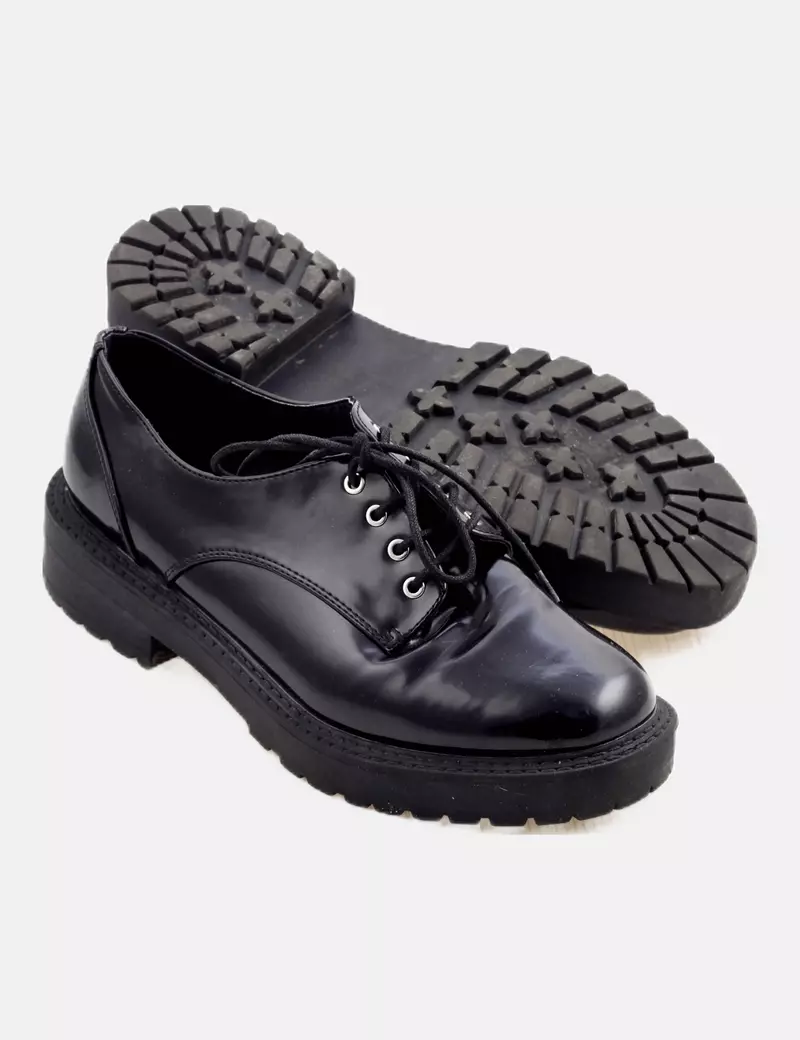 LH Zapato negro charol