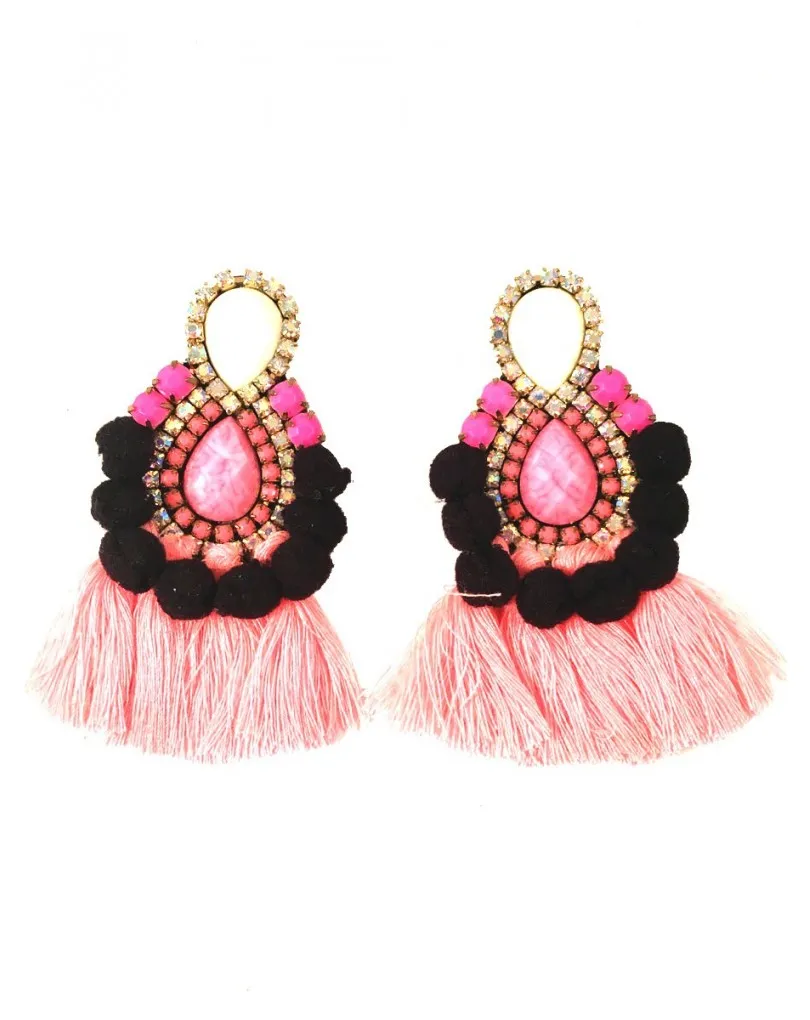 PENDIENTES DE MODA CON FLECOS Y POMPONES, TONOS ROSAS Y NEGROS