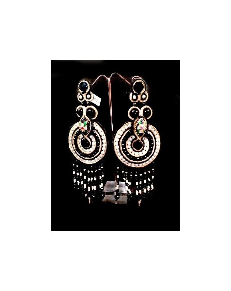 PENDIENTES FLAMENCA BEIGE Y NEGRO CON FLECOS, MARCARAS LA DIFERENCIA