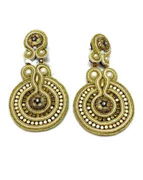 PENDIENTES FLAMENCA GRANDES ONLINE LARGOS DORADOS Y CREMA DE SOUTACHE 