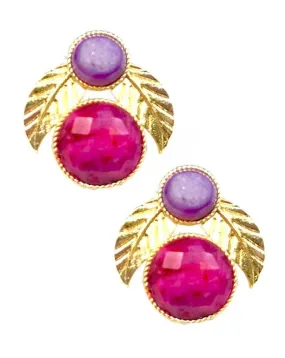 PENDIENTES PEQUEÑOS PARA BODA CON HOJITAS DORADAS Y PIEDRA FUCSIA