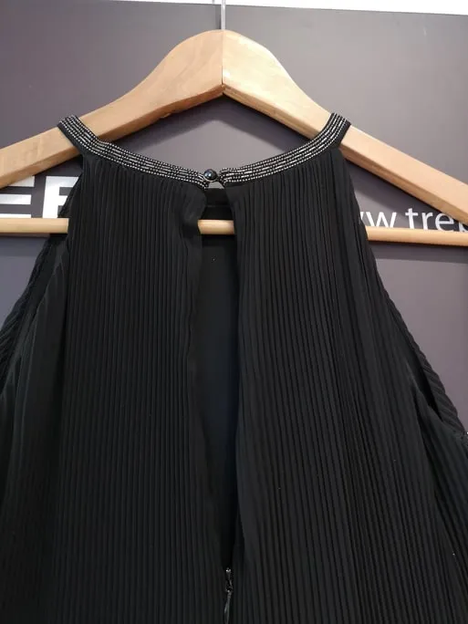 Vestido con falda de flecos en lentejuelas negras y plata