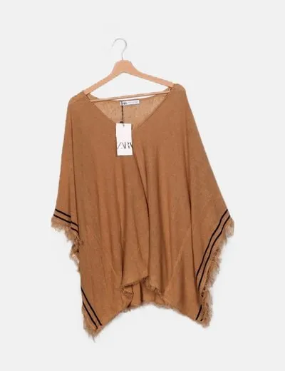 Zara Poncho marrón de punto con flecos