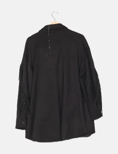 Zara Sobrecamisa negra flecos