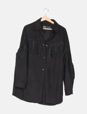 Zara Sobrecamisa negra flecos